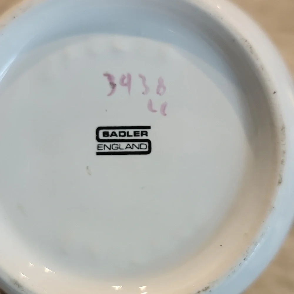 Vintage Sadler Small Three Cup Floral Rose Pattern Teapot with Pink - Picture 9 of 9